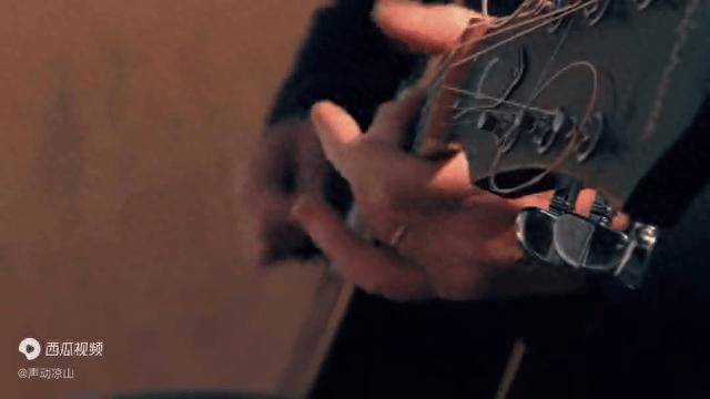 阿吾优发 最新单曲 【人民币】MV