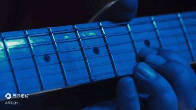 阿吾优发 最新单曲 【人民币】MV