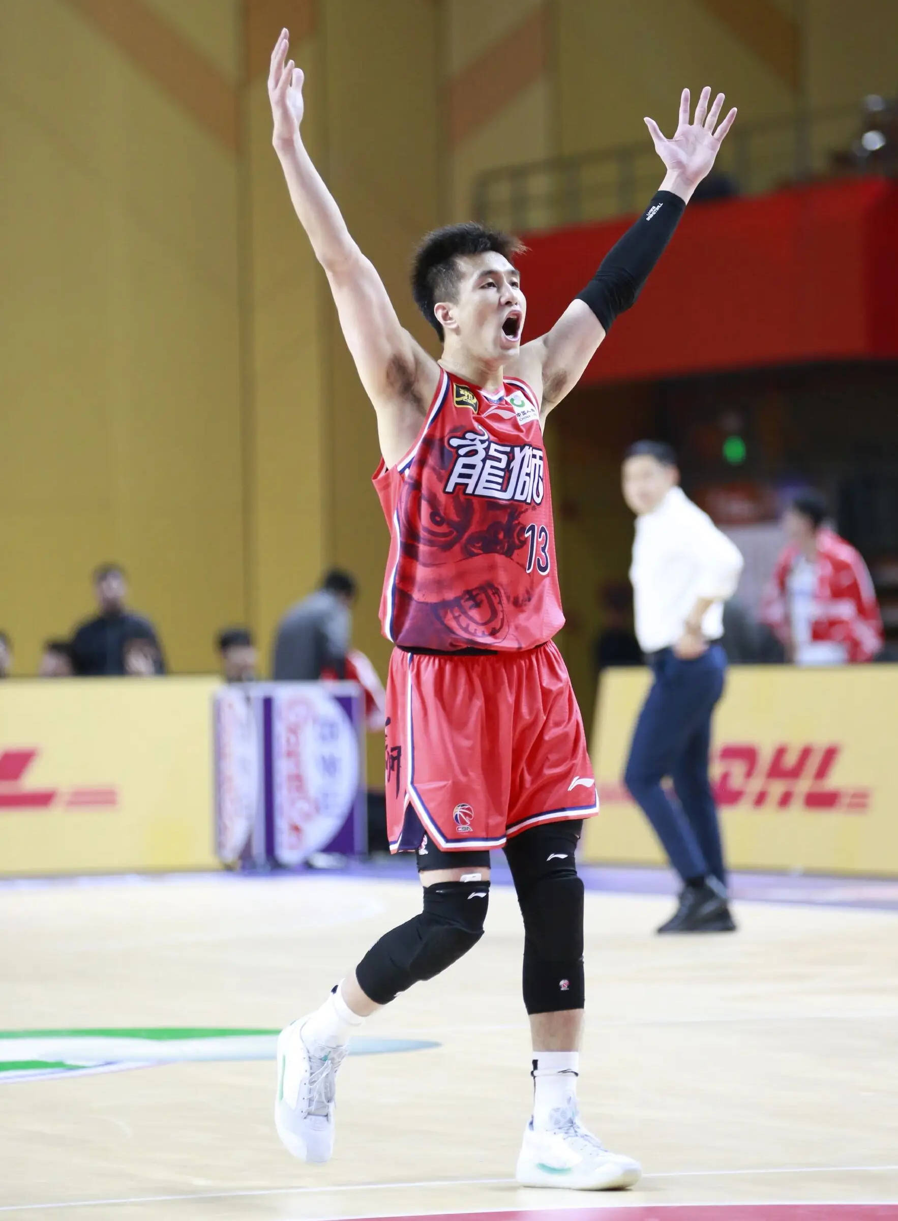 恭喜！郭艾伦成CBA助攻榜本土第一人 砍18+6率队取胜