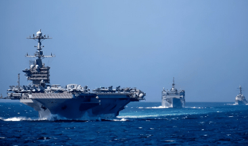 中国实力不再隐藏！美航母被堵在南海入口，求解放军手下留情