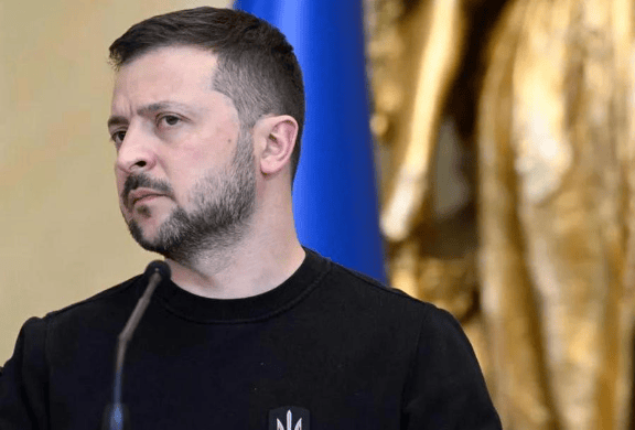 马克龙官宣重磅消息，4万名士兵或将参战，中方火速发声