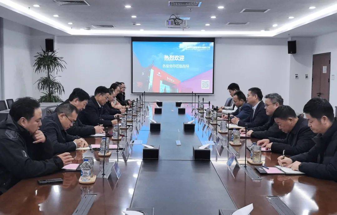 湖北省黄冈市人大常委会党组书记、主任张社教一行莅临红日药业参观调研