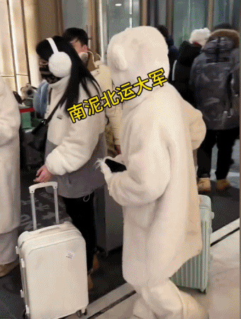 排队搓澡，网红洗浴中心爆满