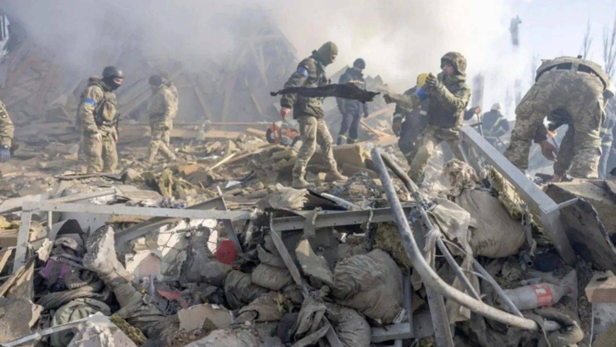 三大消息：乌克兰军工企业遭炸！特朗普彻底疯狂？普京被摆了一道？