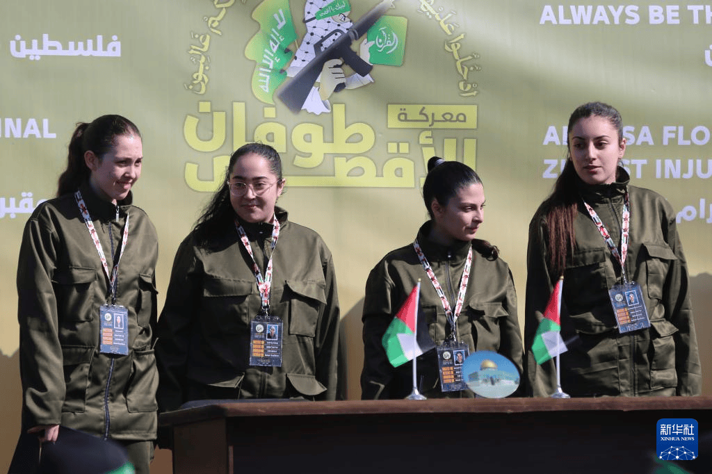 哈马斯再释放4名以女兵：移交现场微笑挥手！以色列：此举违反协议，不允许加沙民众返回