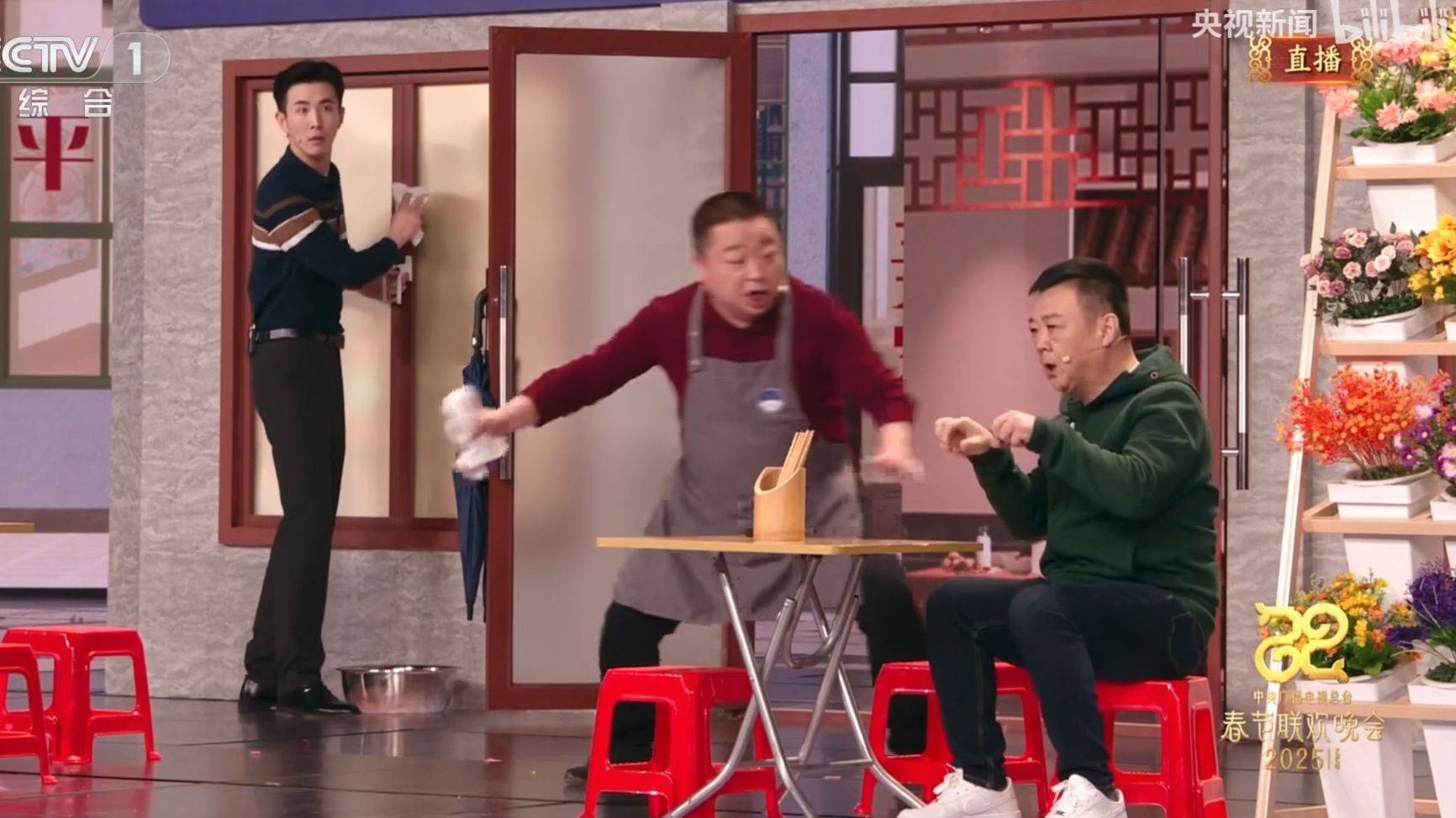 让商户彻夜亮灯被拒后深夜撬锁,春晚小品上演现实版