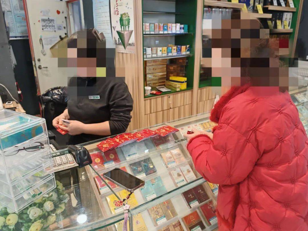 安徽一女子疯狂购入16万元购物卡，超市紧急报警！