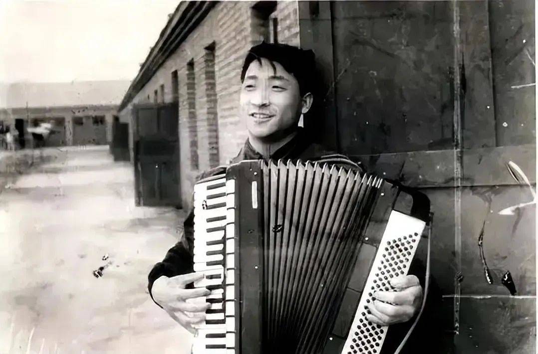 75岁姜昆:跟头是翻不动了,但脑子不能老