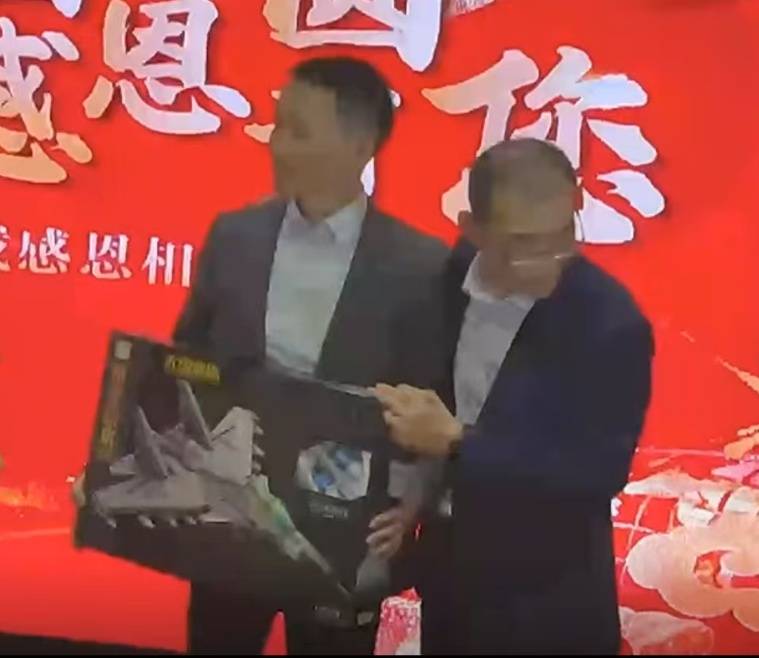 “悬赏千万寻子”父亲与儿子团圆,儿子婉拒父亲送奔驰车和银行卡