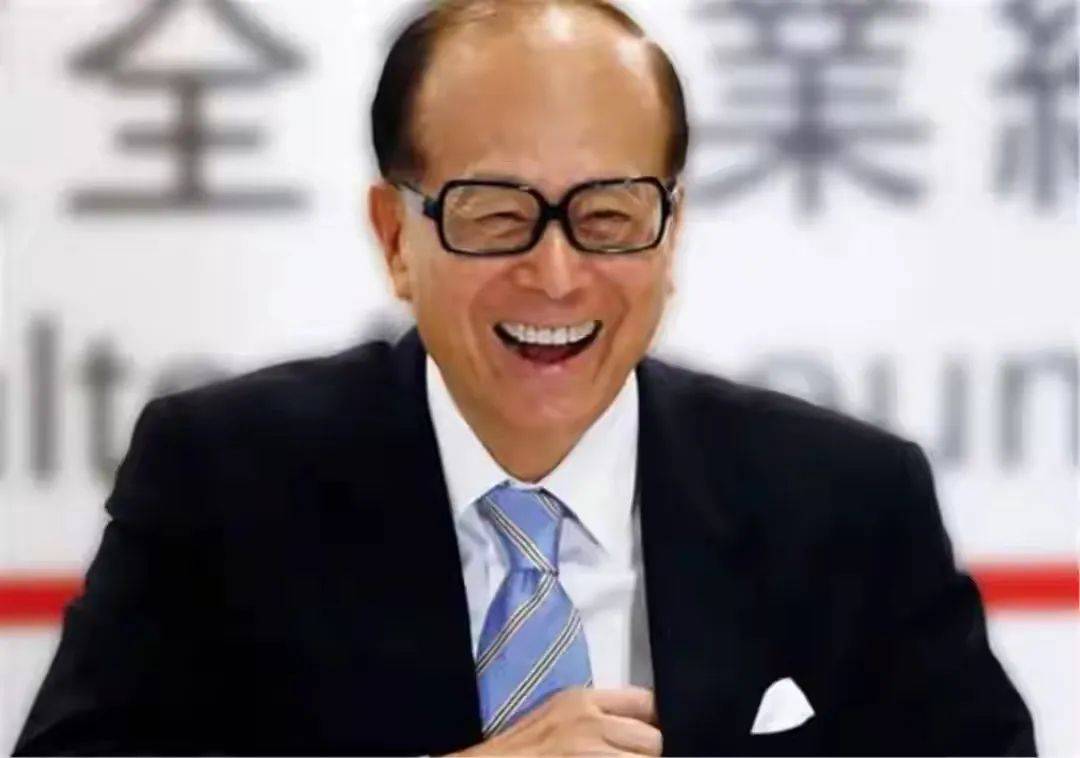 李嘉诚高兴早了，190亿还未到账，中方高层专机直飞巴拿马，港府明确表态