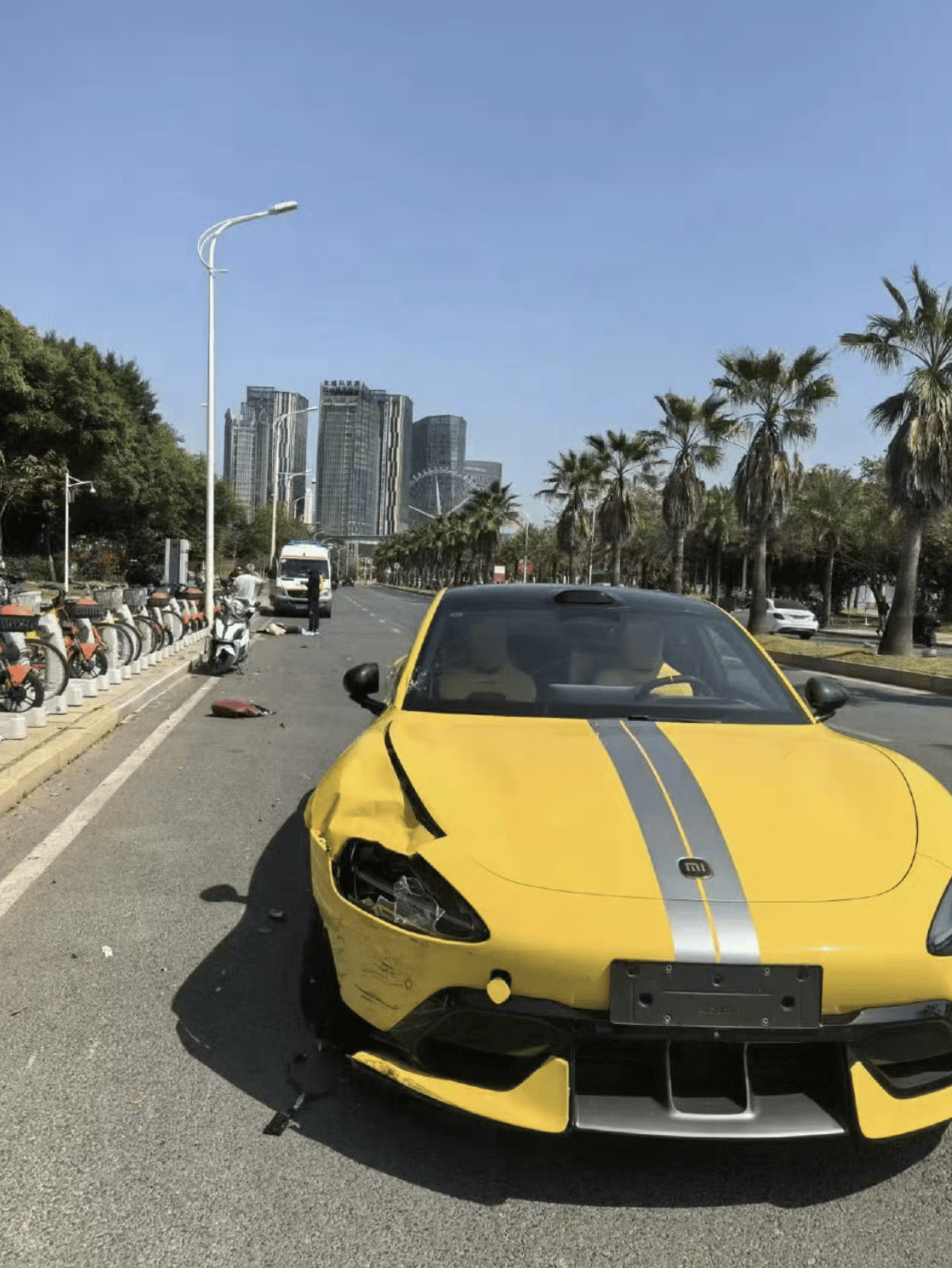 小米SU7 Ultra狂飙140km/h撞飞电动车引热议，如何避免类似悲剧重演？｜热财经