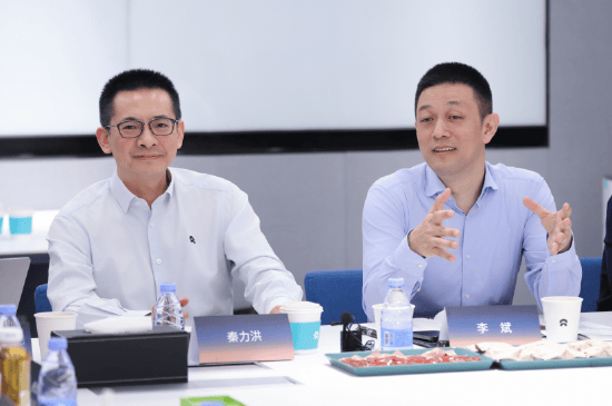 蔚来CEO李斌：增程是过渡产品，这在行业是共识，终极肯定是纯电大家都在增加比例！换电本身相当于另外一种增程