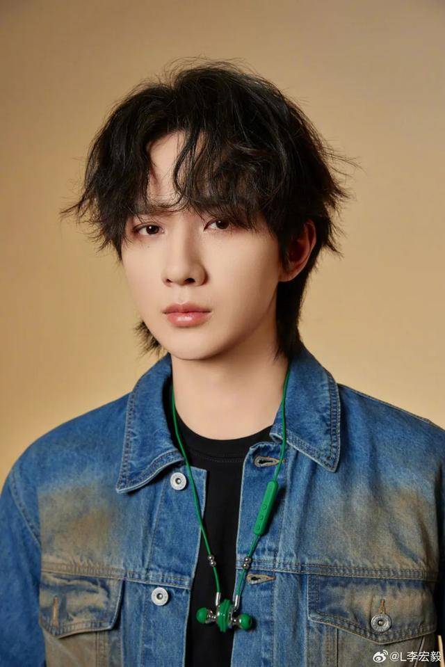 冲上热搜！知名男演员机场发飙怒吼“走开”！