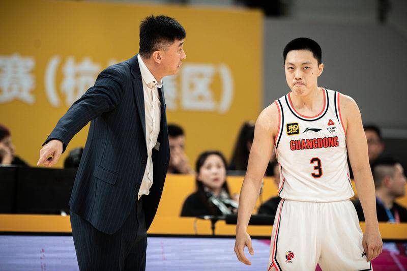 被绝杀！胡明轩错失定胜两罚 徐杰21+9难救主