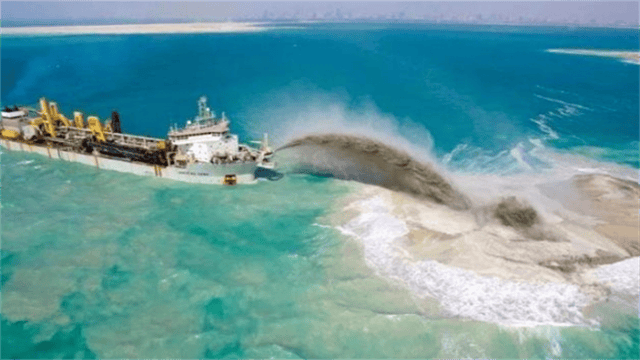 南海对峙！6名菲律宾人强行登岛，中国海警强势进场，插国旗警告