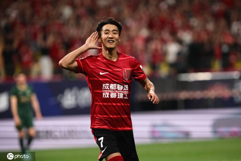 继续领跑！中超-杨明洋破僵韦世豪4轮3球 蓉城2-1浙江夺4连胜