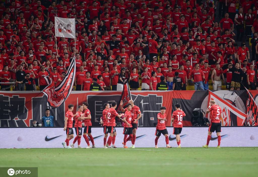 继续领跑！中超-杨明洋破僵韦世豪4轮3球 蓉城2-1浙江夺4连胜