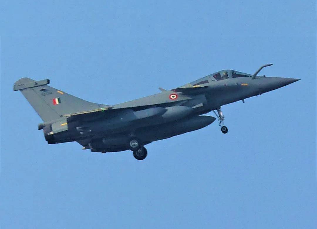 歼-10C赢在哪里？巴防长证实：印巴空战歼-10CP成功逼退“阵风”