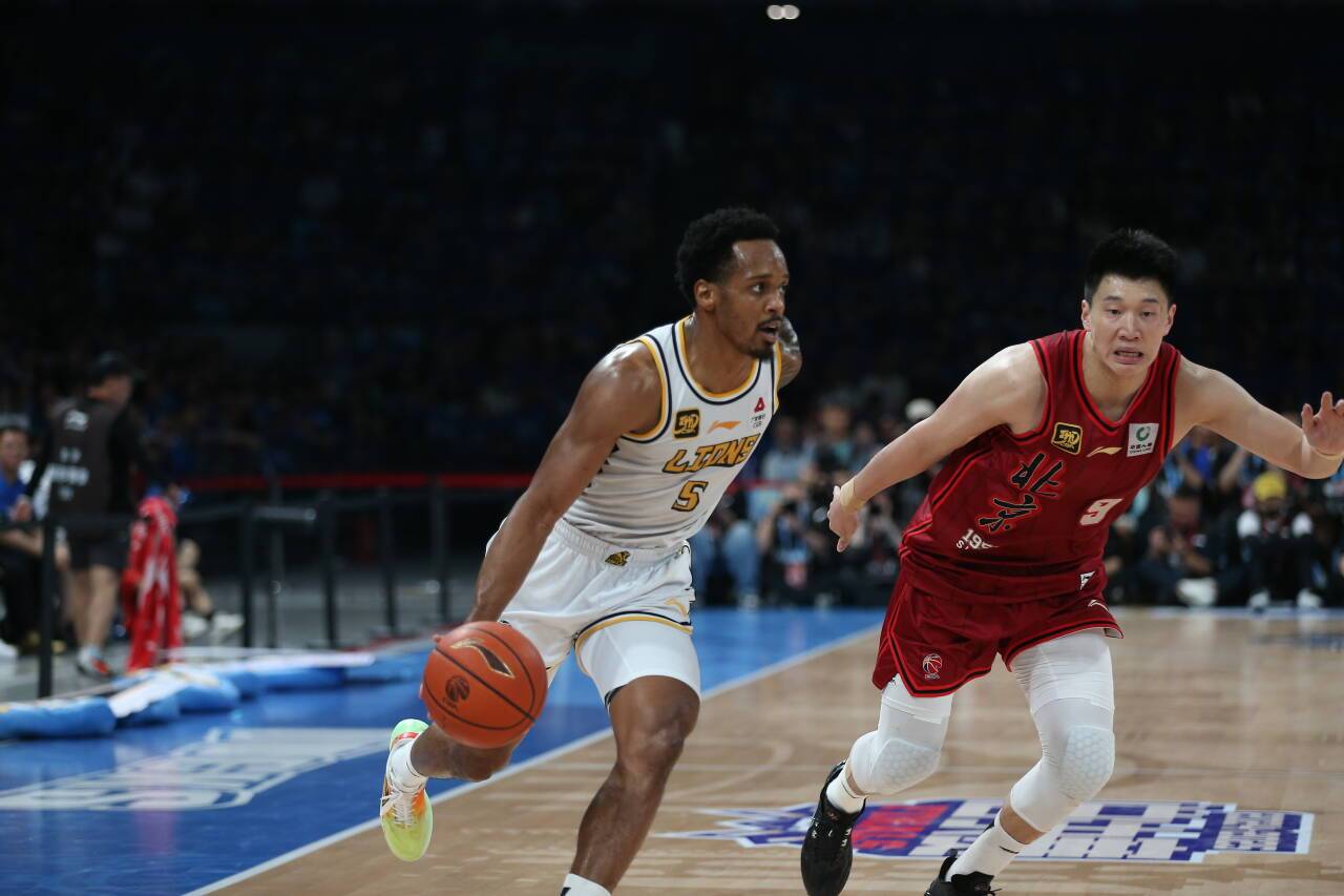 浙江广厦4-2北京夺队史CBA首冠！周琦31+10布朗41分