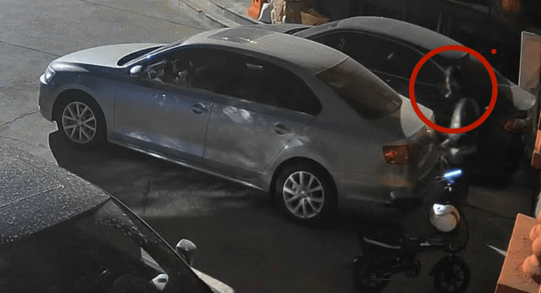 北京一代驾小哥乱扔烟头，凌晨烧毁一辆车！警方：拘