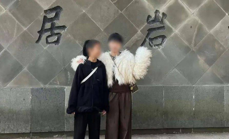 19岁男子入室行凶后淡定点外卖！36岁妈妈为保护女儿被劫匪勒至昏死
