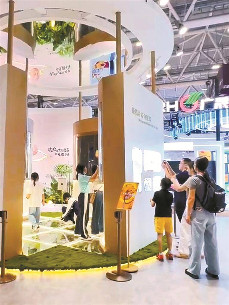 蝎子捕猎、马陆挣扎、蜥蜴虎视眈眈……琥珀重现亿万年前“生死时刻”