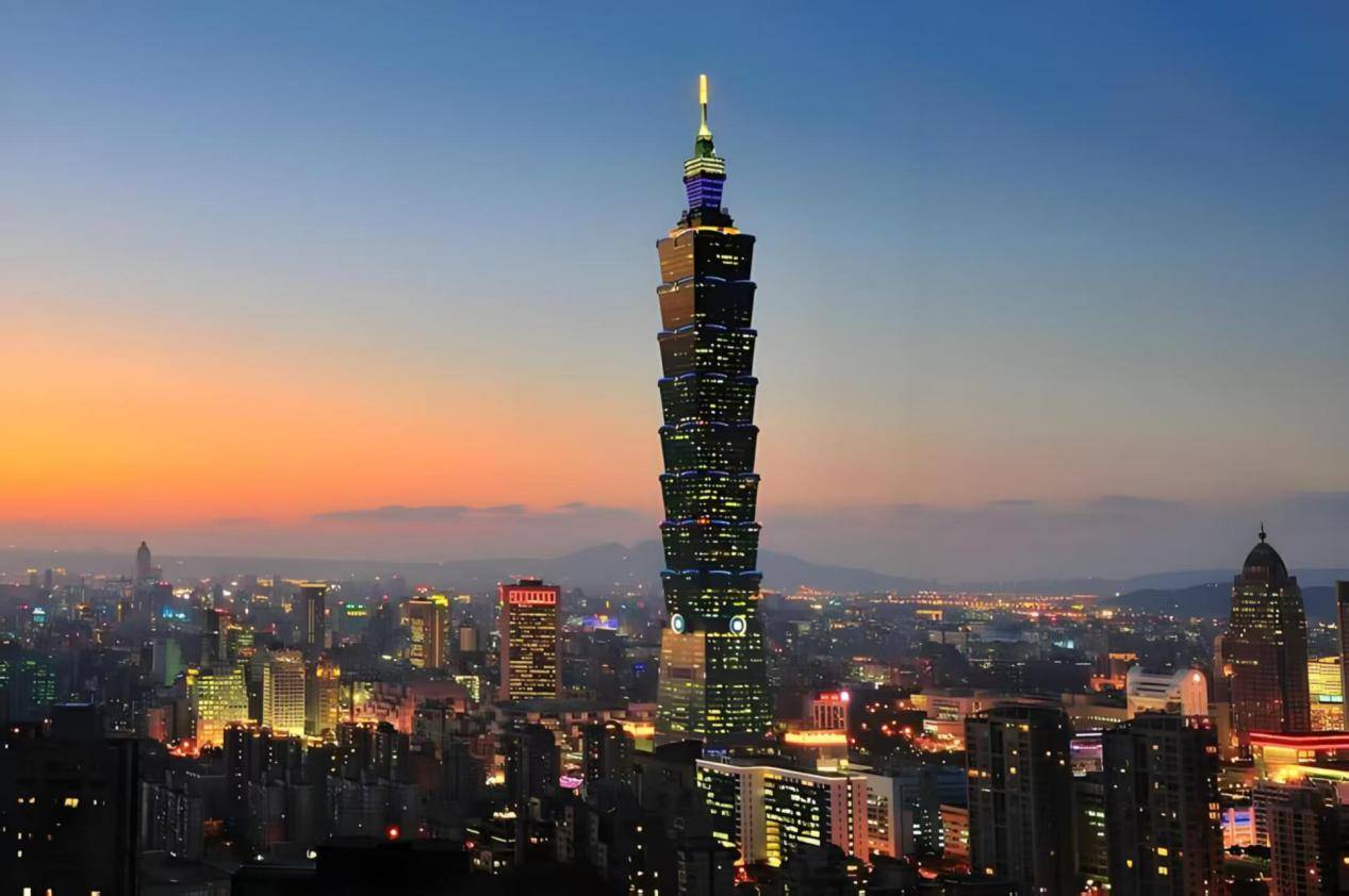 看谁还敢救“台独”！国防部下通牒，统一时间到了？岛内风向大变