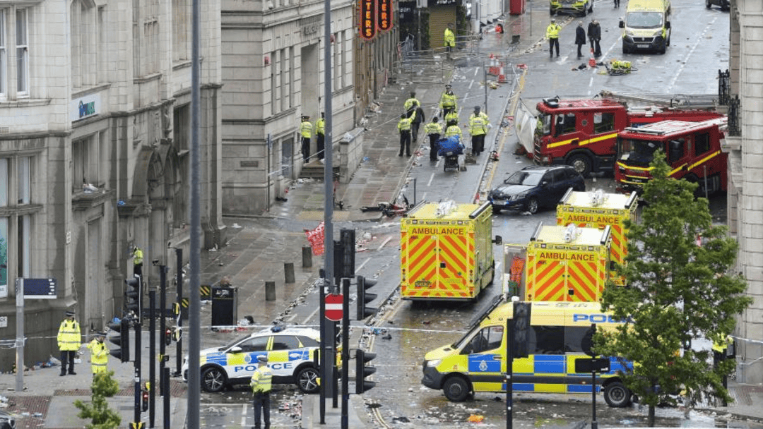 英国利物浦汽车冲撞人群事件嫌疑人身份公布 警方通报调查进展