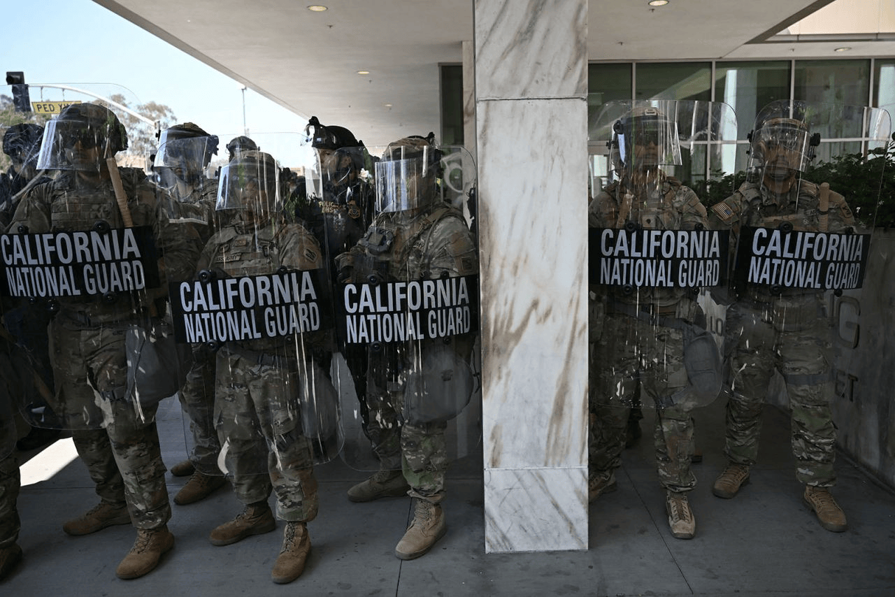 现役美军出动：700名海军陆战队员将进驻洛杉矶