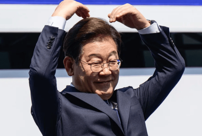 尹锡悦夫妇“天塌了”！文在寅果然不留情，第一剑就斩向死对头