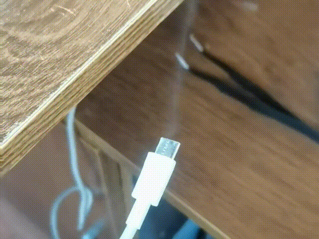 转发提醒！有这种充电线的，尽快拔掉！