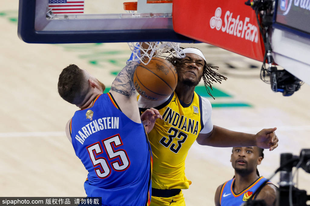 NBA总决赛惊现冲突！替补球员怒肘对手吃技犯，步行者大胜雷霆背后的火药味