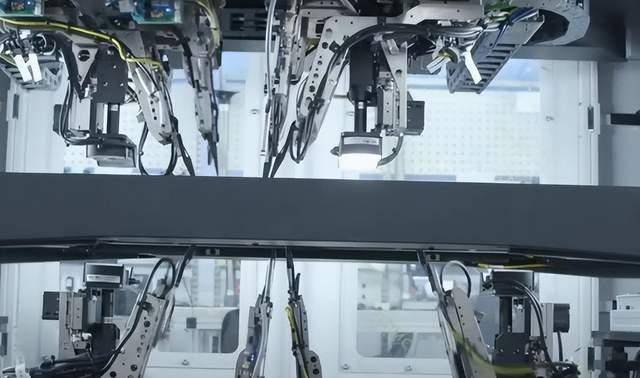 美军最大弱点曝光？一场伊以冲突，让美媒惊呼：拿什么和解放军打