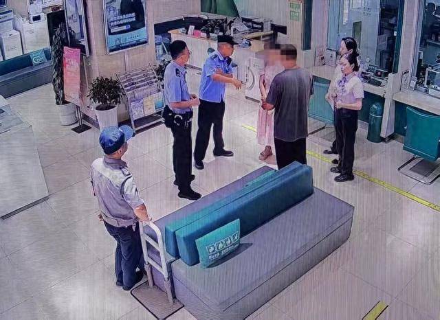 “我是学校老师，想订300份炸鸡！”汉中民警“搅黄大单”！