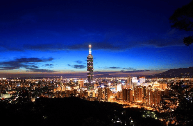 32国阻扰统一？英国派兵进台海，解放军战机出动，做最坏情况打算