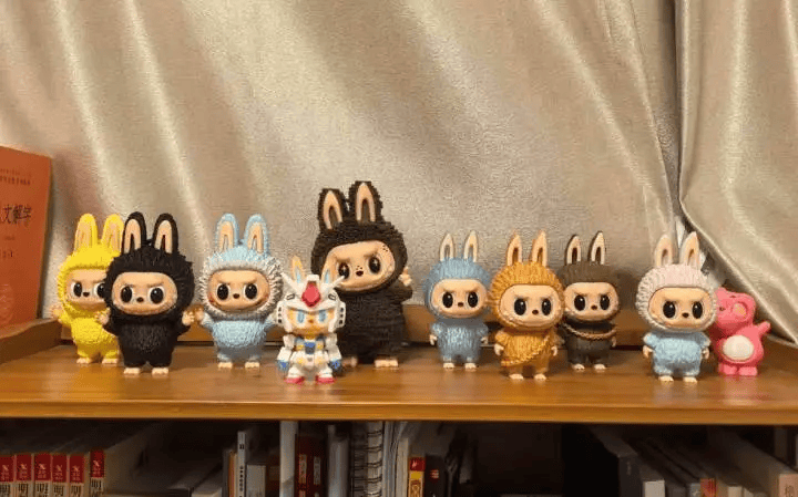 真巧，创始人在LABUBU和股价崩盘前减持，泡泡玛特是“塑料茅”还是“郁金香”？