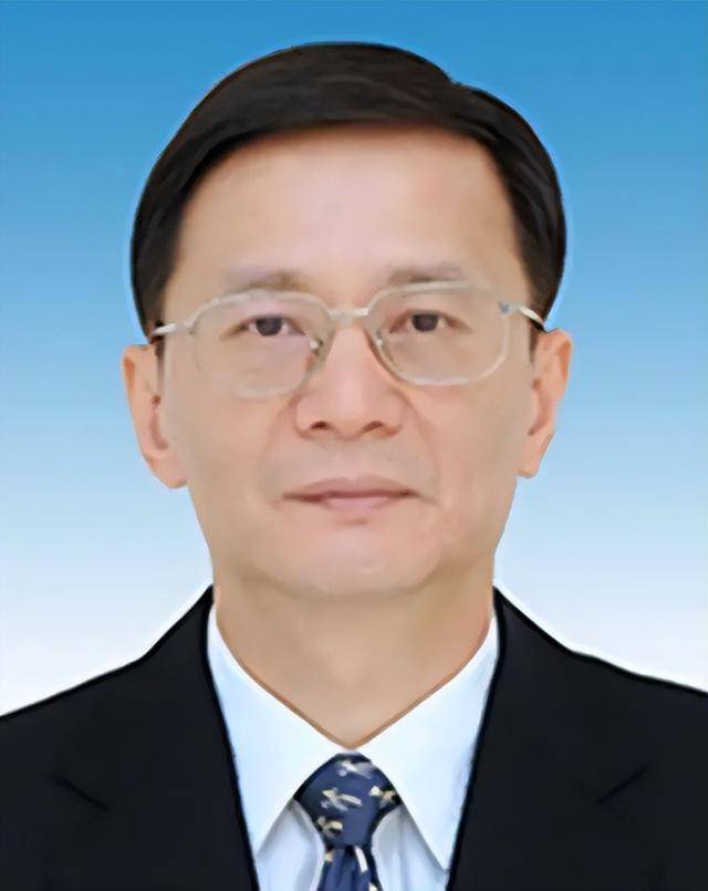 中组部有关负责同志宣布中央决定：他们的职务调整