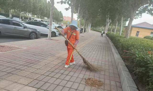 烈日下的坚守：无畏“烤验”，“暑”你最美