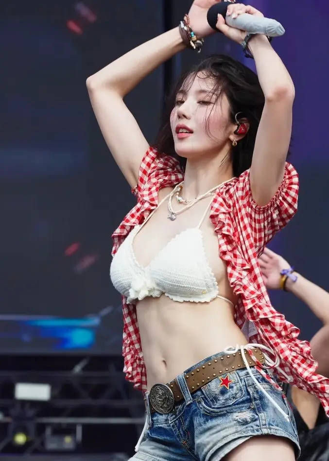 韩国水弹音乐节名场面：宋雨琦宣美柳智敏性感火辣权恩妃超撩人