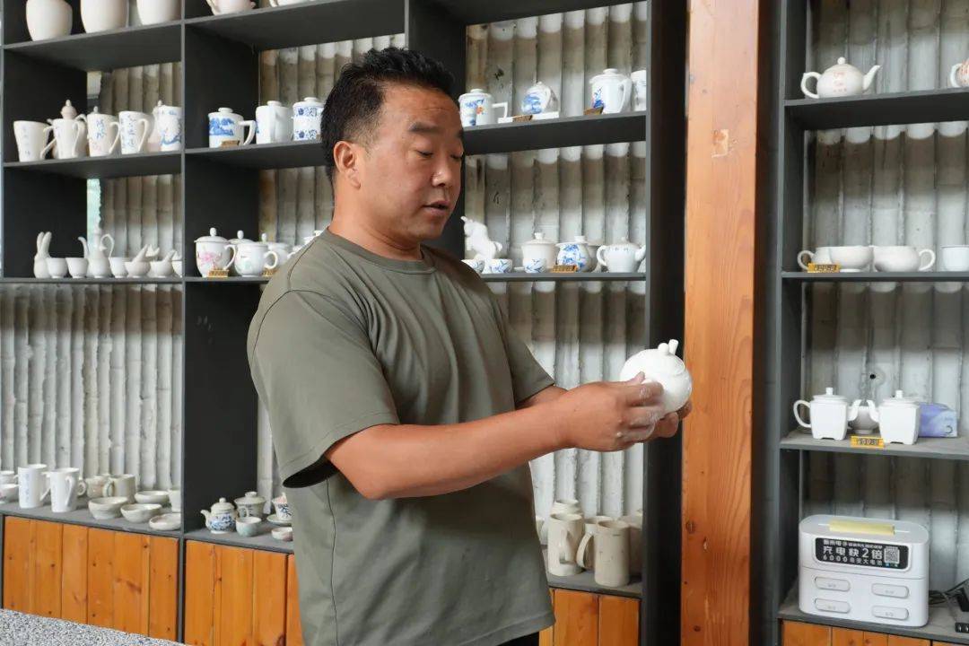 从门外汉到乡村陶艺师，他用热爱“逆袭”