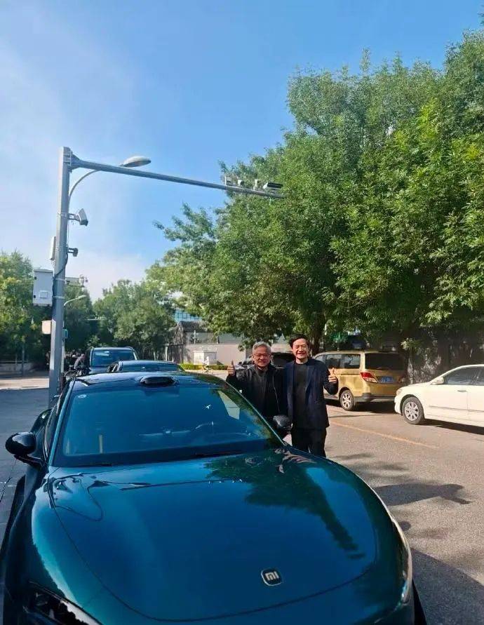 黄仁勋中国行：轻视华为的人极其天真，小米堪称奇迹