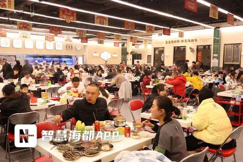 连员工服都抄！福州一商家抄袭“朱富贵火锅”装潢，被判赔10万