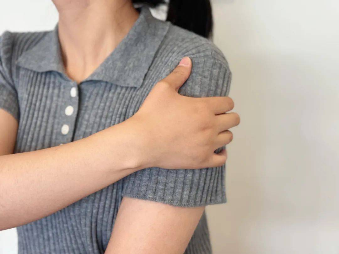 男子背痛硬扛3天，心肌大面积坏死！医生提醒：7种疼痛是心脏在求救