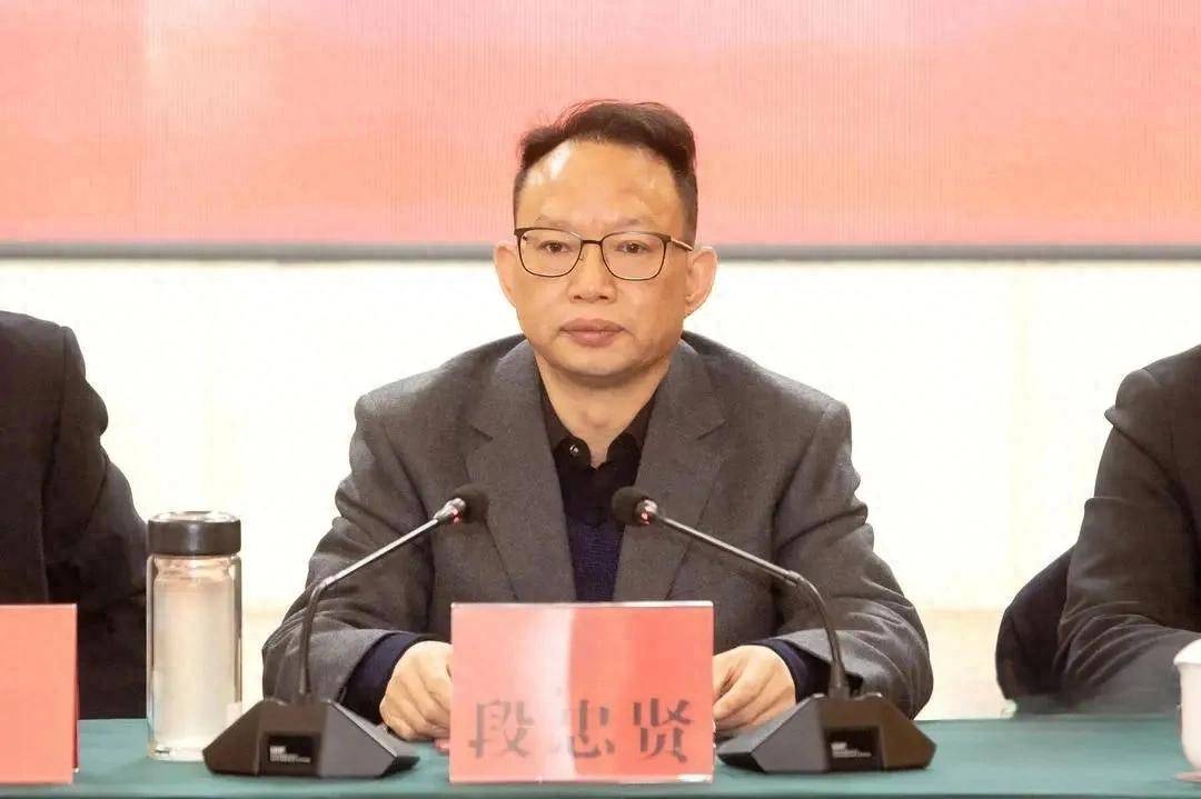 段忠贤，主动向组织交代问题