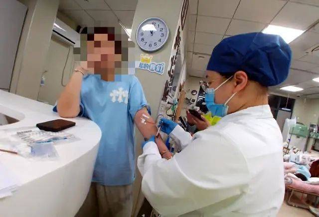 上海一女子开车肇事后，第一件事竟是逃回家喝酒……已被刑拘！