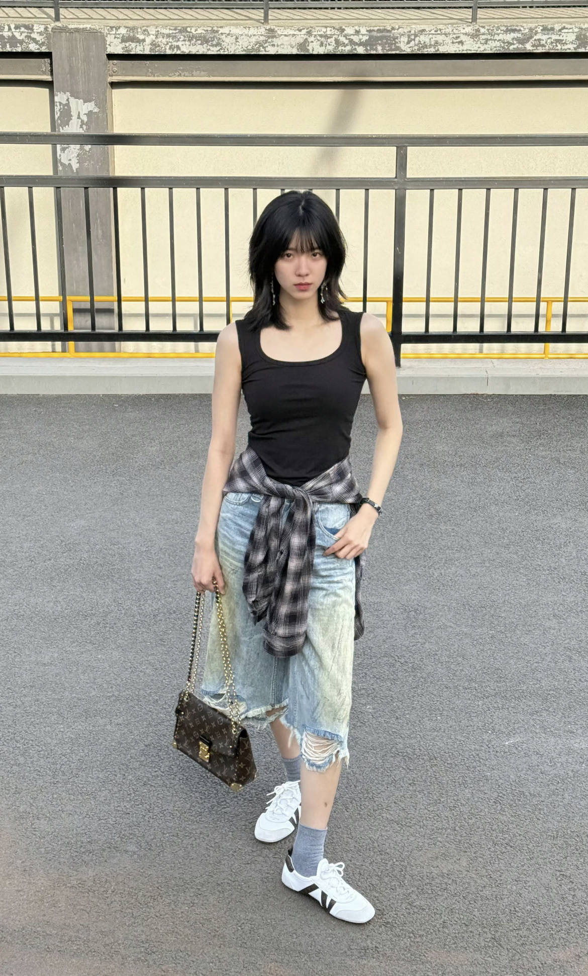 杨幂欧阳娜娜都爱穿的宽腿中裤，今夏火成这样啦？