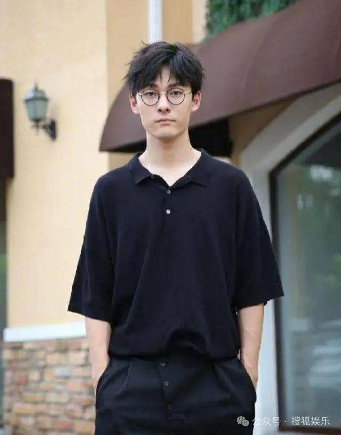 离婚三年又被拍到亲密逛超市，他俩这是纯带娃还是真复合了？