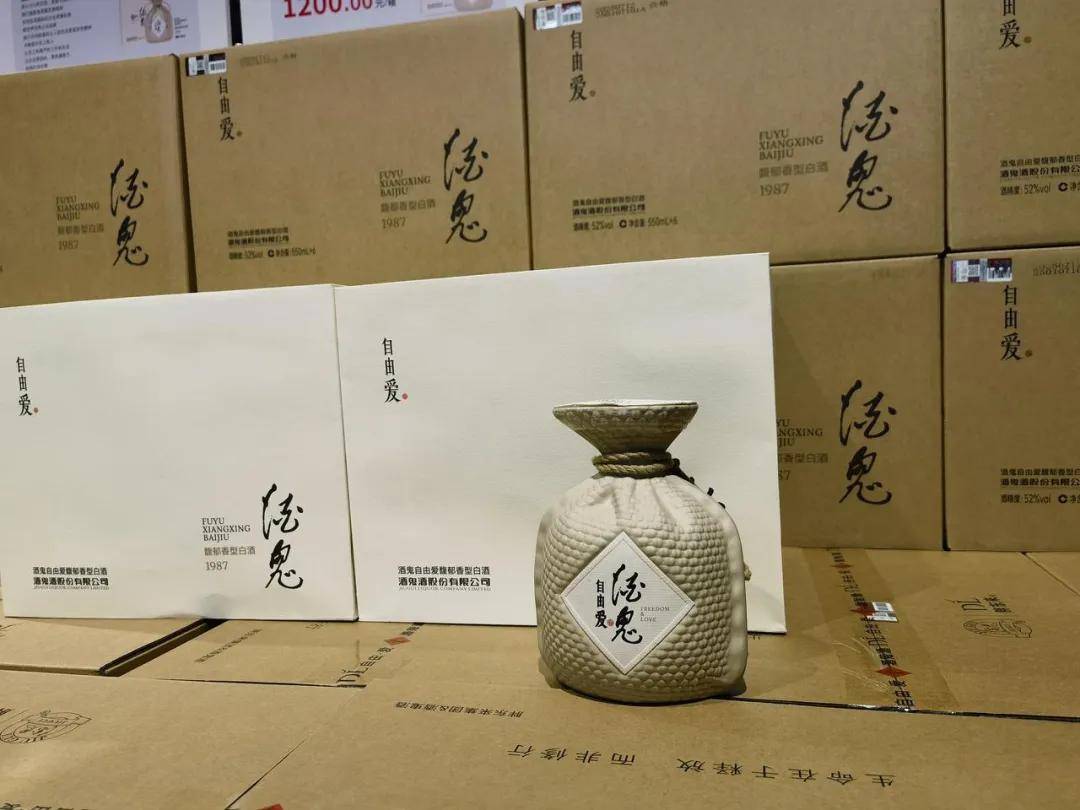 一瓶200元，黄牛涌入胖东来抢酒