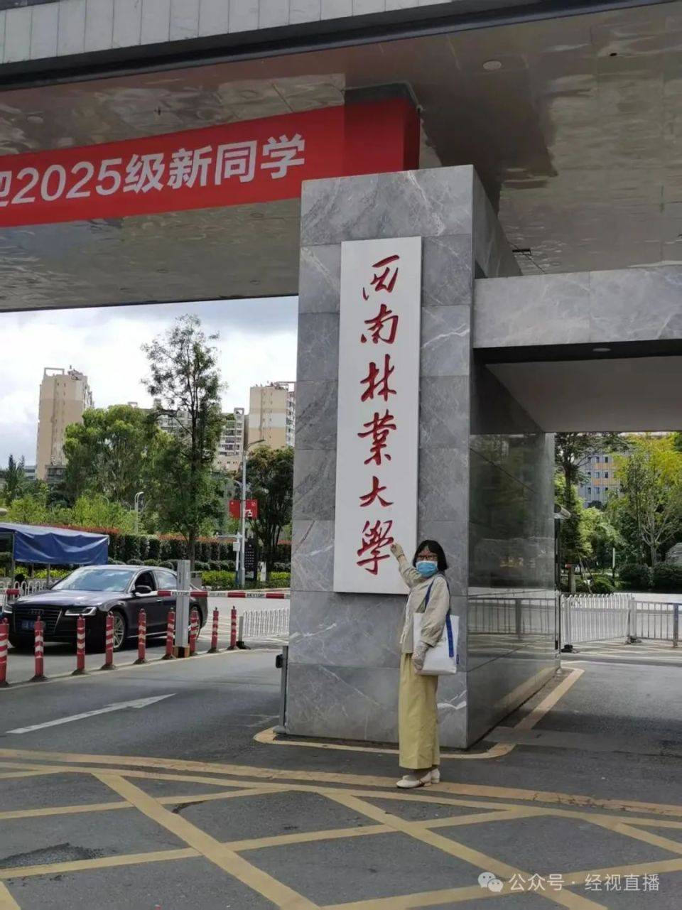 50岁阿姨烧伤致残后考取法学硕士！当事人：整理儿子考研资料，好像也没想象中那么难