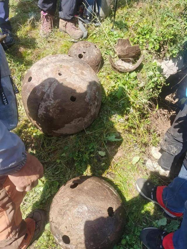 驴友爬大同殿山发现4个疑似佛磬老物件：刻有“嘉靖四十二年”等铭文，已移交文保部门